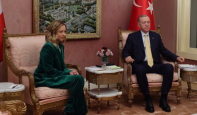 DP’li Aksoy: Meloni, Afrikalı kaçakları Türkiye’ye yollamak istiyor