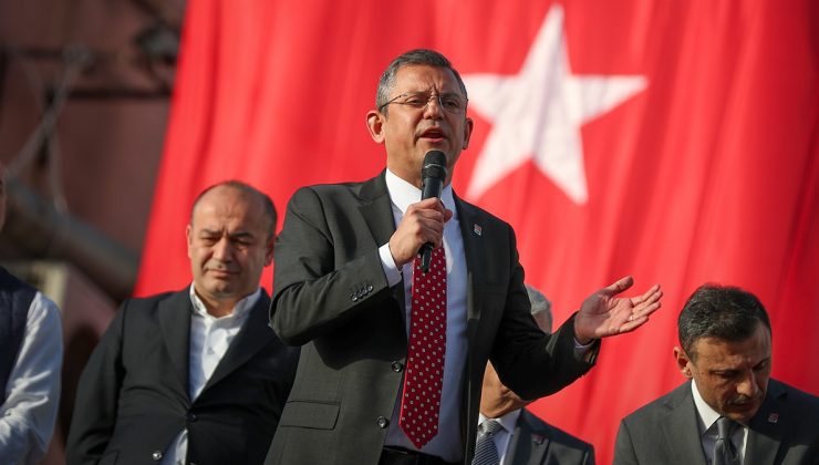 Özür Özel’den MHP’li başkana rozet tepkisi