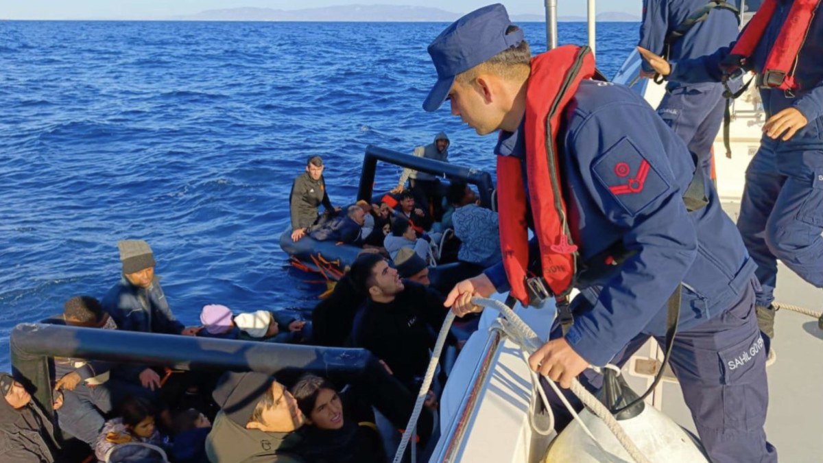 İzmir’de 127 kaçak göçmen yakalandı