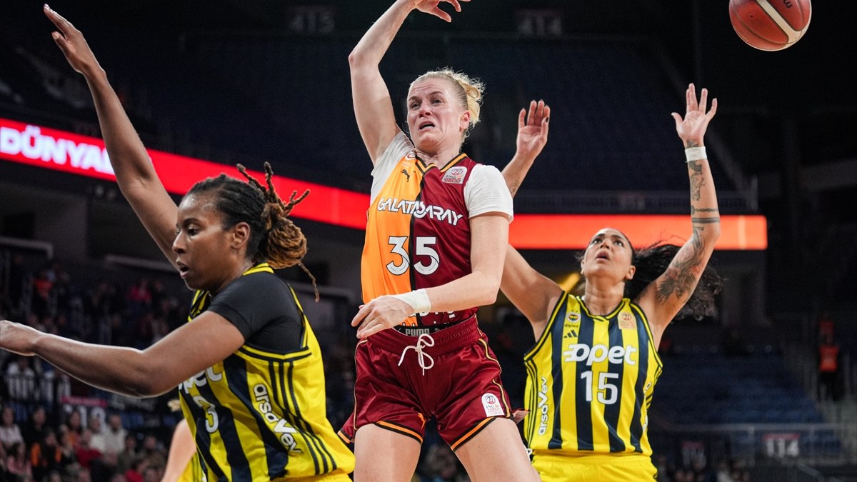 Derbide Fenerbahçe, Galatasaray’ı mağlup etti