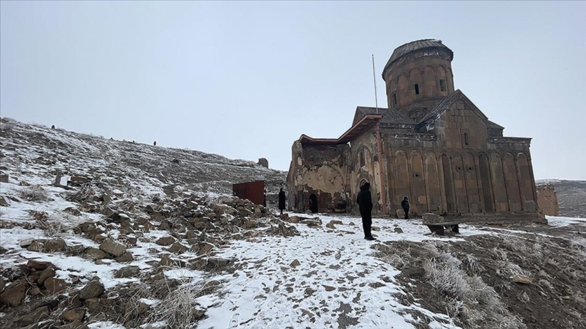 Kars’taki Ani Ören Yeri, ziyaretçilerini kış güzelliğiyle ağırlıyor