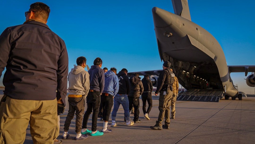 Kolombiya 160 göçmeni taşıyan 2 ABD uçağını geri gönderdi: Trump’tan zehir zemberek açıklamalar