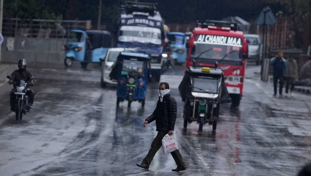 Hindistan ve Nepal’de şiddetli yağışlar: 92 kişi öldü
